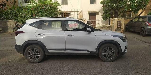 https://images10.gaadi.com/usedcar_image/3457160/original/8a6d19fa-a54a-4e2c-a501-2087e3001cee-VCC_IMG_1684410743707_1737586_97_1684411153_072036ef-ee4f-4c1c-8ade-1b0d843ee23c_31ca9585-f993-47a5-97aa-8324fcf7cc39.jpg?imwidth=6401