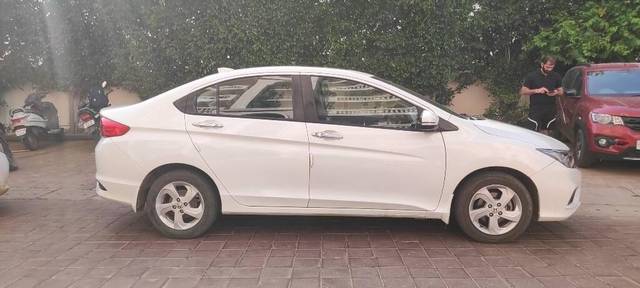 https://images10.gaadi.com/usedcar_image/3457252/original/a610550a-c93d-4238-9abe-9b1d107912bb-VCC_IMG_1684464063952_1737707_97_1684464140_6a17d601-cf92-4bee-b33b-e30164fdb872.jpg?imwidth=6401