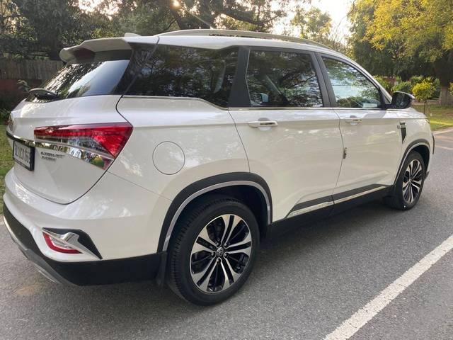 https://images10.gaadi.com/usedcar_image/3457486/original/used_car_2779425_1685086267_edea03bd-09cf-475b-a079-31b3b69bda45.jpg?imwidth=6402