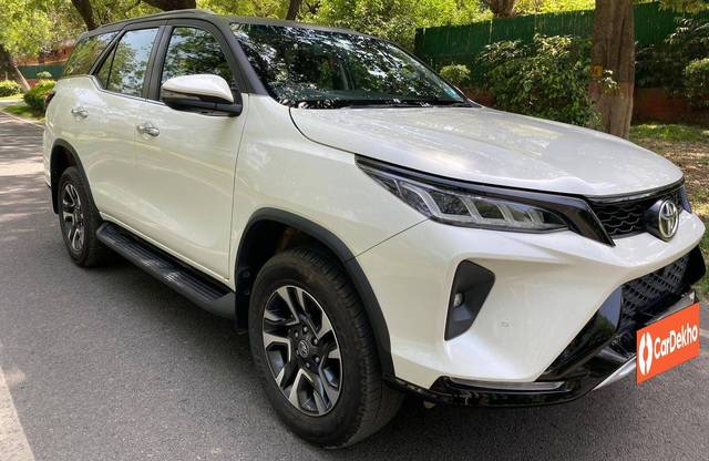 Toyota Fortuner Legender 4x2 AT Toyota Fortuner Legender 4x2 AT