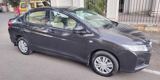 https://images10.gaadi.com/usedcar_image/3457672/original/zz1_crop_img_647ed55f0eefb_1686033759.jpg?imwidth=6400