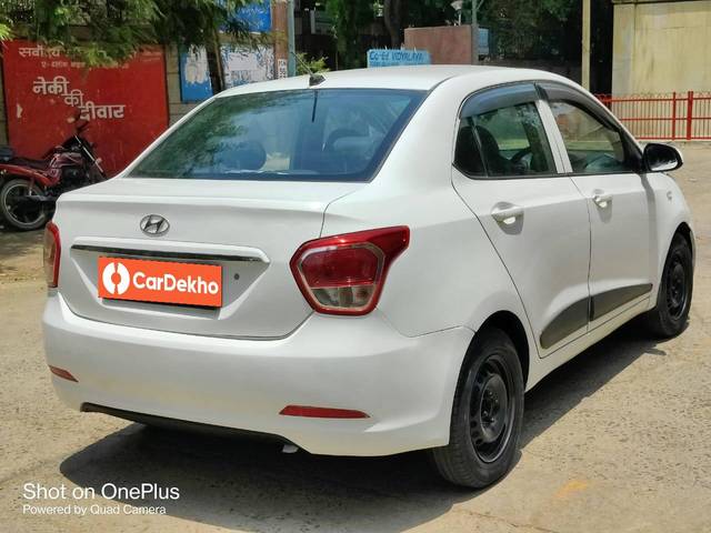 https://images10.gaadi.com/usedcar_image/3457819/original/used_car_2779745_1685091264_bdf8de71-2cf6-4f98-bacc-e38f4dd5fe06.jpg?imwidth=6402