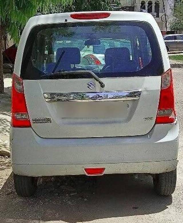 https://images10.gaadi.com/usedcar_image/3457947/original/20ca72d9-a7cf-4e42-b6c7-3cf9bbaabbb7-VCC_1737881_96_1684488192_2228b092-9e9f-4aab-95d2-423cb7eae37f_af8ab1a2-62c4-4fb2-8e71-84ec290f07e4.jpg?imwidth=6401