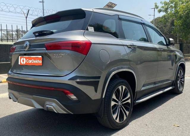 https://images10.gaadi.com/usedcar_image/3458114/original/zz1_crop_img_64799f0e0b4f7_1685692174.jpeg?imwidth=6401