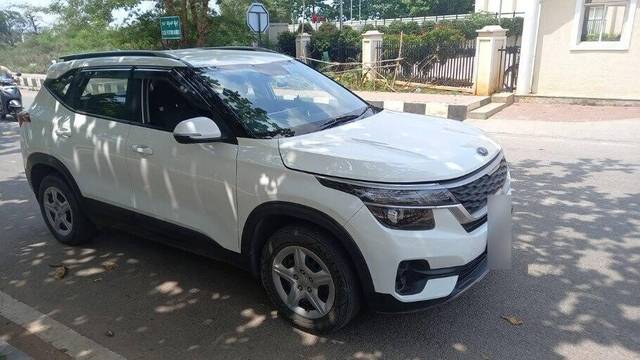 https://images10.gaadi.com/usedcar_image/3458177/original/2e8f48b6-9110-4be7-9f6e-8425427d31d8-VCC_1737905_116_1684492546_cefde654-f814-4ccc-ad7b-be1a7a716052.jpg?imwidth=6400
