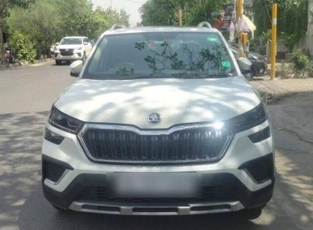 https://images10.gaadi.com/usedcar_image/3458281/original/129e1f1c-4e8b-4b17-b38e-c50e19511ac7-VCC_1737901_94_1684493566_42306f2b-74e9-470a-b084-d05fcd0ebd42.jpg?imwidth=6400