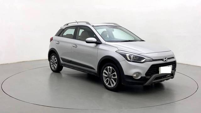 https://images10.gaadi.com/usedcar_image/3458619/original/usedcar_2_729861685170971_1685170988_827c787f-8926-4473-ba7e-eb8a858e9d71.jpg?imwidth=6400