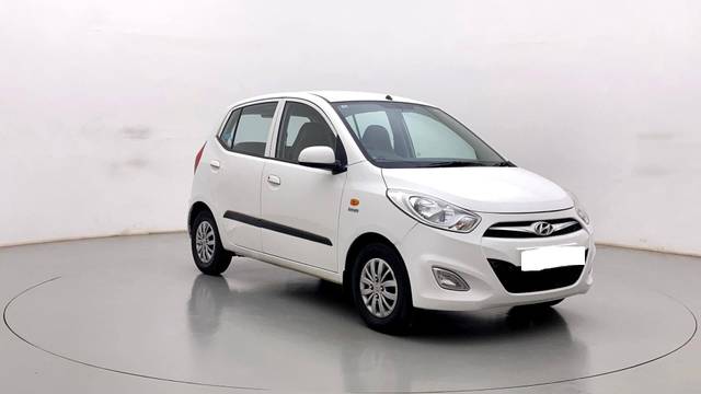https://images10.gaadi.com/usedcar_image/3458818/original/usedcar_44_727151685173600_1685173609_611d4e2f-35dd-4237-acea-d6d8a78c79b1.jpg?imwidth=6400