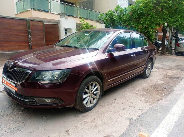 https://images10.gaadi.com/usedcar_image/3458892/original/used_car_2780676_1685175191_1884bbb7-34b7-46c0-aa6a-71e9e15d3267.jpg?imwidth=6402
