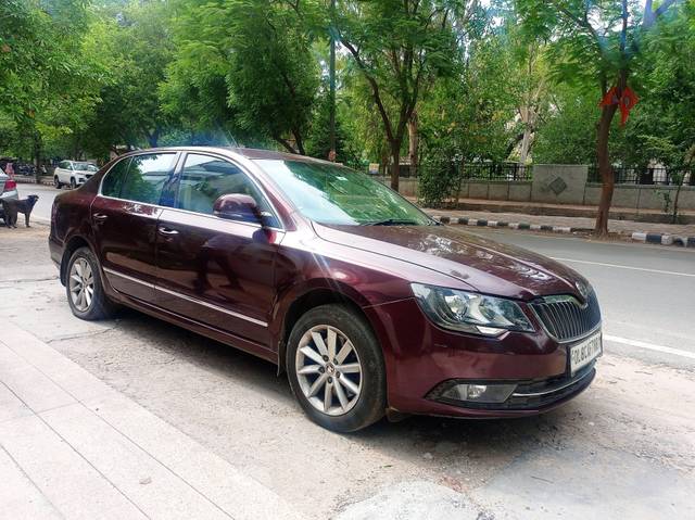 https://images10.gaadi.com/usedcar_image/3458892/original/used_car_2780676_1685175195_1884bbb7-34b7-46c0-aa6a-71e9e15d3267.jpg?imwidth=6400