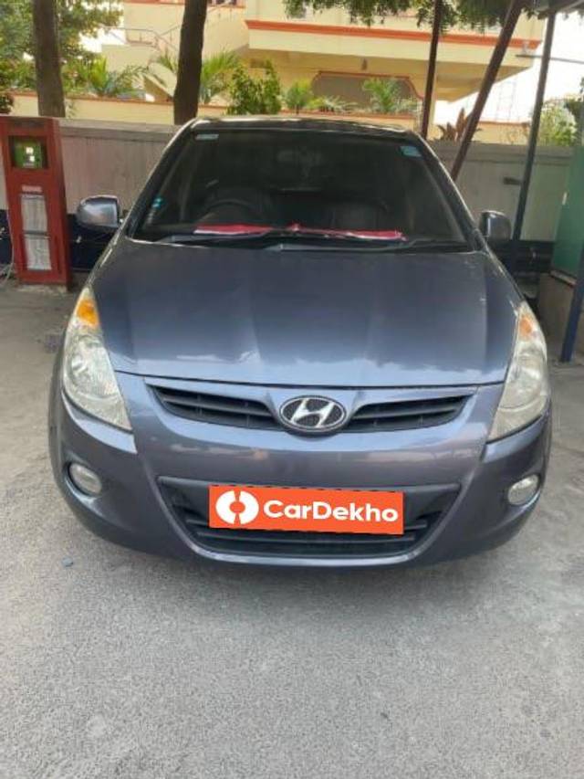 https://images10.gaadi.com/usedcar_image/3459119/original/9b72da53-ea84-4179-b7c8-02980977e046_36539a51-c8d8-4b77-be02-b75cee3aacfb.jpeg?imwidth=6402