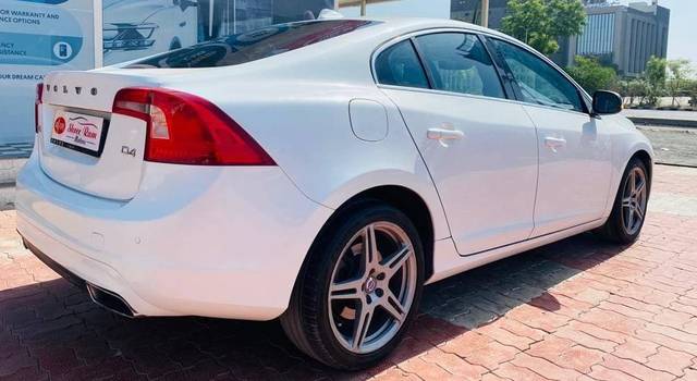 https://images10.gaadi.com/usedcar_image/3459183/original/zz1_crop_img_6475905932f72_1685426265.jpg?imwidth=6402