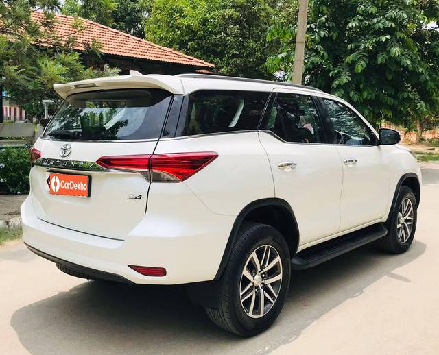 https://images10.gaadi.com/usedcar_image/3459265/original/used_car_2781002_1685861569_3ce7c957-c5cb-4400-b171-cc505a9165b1.jpg?imwidth=6402