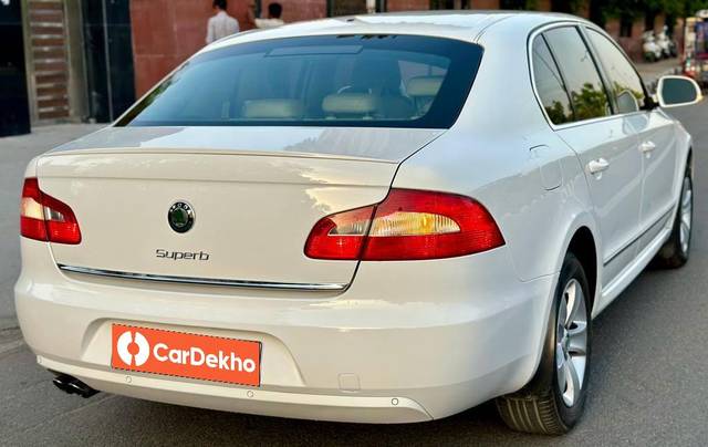https://images10.gaadi.com/usedcar_image/3459368/original/used_car_2781068_1685208250_9131393f-489f-4436-8f3d-5ee7d2eed162.jpg?imwidth=6400