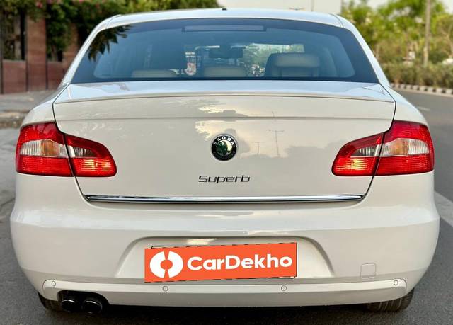 https://images10.gaadi.com/usedcar_image/3459368/original/used_car_2781068_1685208251_9131393f-489f-4436-8f3d-5ee7d2eed162.jpg?imwidth=6401