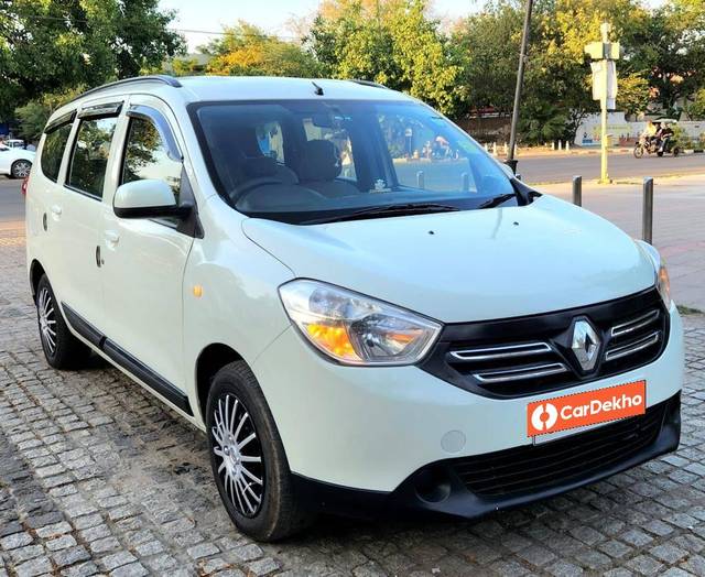 https://images10.gaadi.com/usedcar_image/3459379/original/used_car_2781075_1685209606_1539658f-1037-4fda-9d25-0a65655f5317.jpg?imwidth=6400