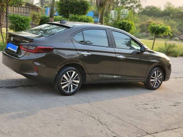 https://images10.gaadi.com/usedcar_image/3459406/original/43e0182b-b719-41be-a3ae-2057b11d27d1_9451395c-381e-4a25-9248-6051a5942a8c.jpeg?imwidth=6401