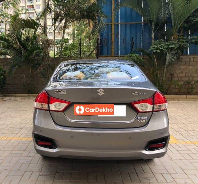 https://images10.gaadi.com/usedcar_image/3459447/original/1fd629dc-bdd5-4933-9b96-b2d094c96bf3_98571799-9ba8-45b6-b0df-0eb0ad641061.jpeg?imwidth=6402