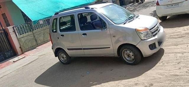 https://images10.gaadi.com/usedcar_image/3459502/original/db5b42f8-1256-42b5-b9c5-d1a3c096b13e-VCC_1738803_97_1684645790_e441f360-c0a4-40ff-8807-16338063f69b.jpg?imwidth=6401