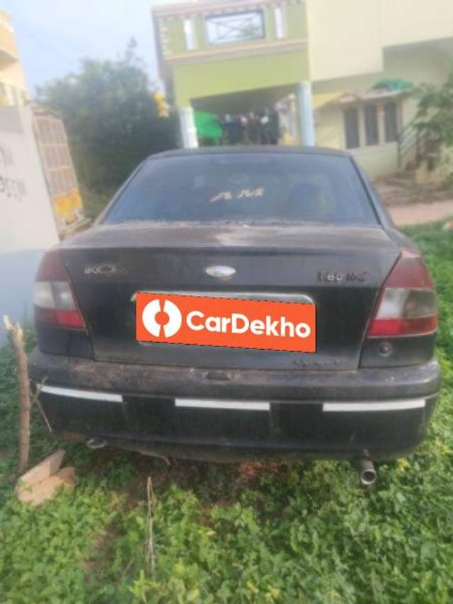 https://images10.gaadi.com/usedcar_image/3459554/original/5a6d8a42-dfeb-4ed2-b294-a631da6b7e2d_651c44e3-188f-403b-9dd4-9ced8ded1100_adf68868-2ccc-4401-af8f-8a18537c70cf.jpg?imwidth=6402