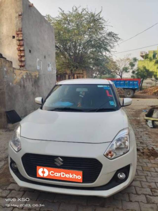 https://images10.gaadi.com/usedcar_image/3459593/original/bd63b68e-516a-4923-bff6-424fdc29f5cd_c5e129bf-215c-4ae3-a98c-7dd890474a73.jpg?imwidth=6401