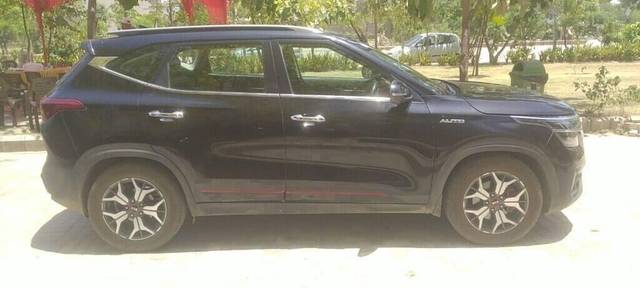 https://images10.gaadi.com/usedcar_image/3459653/original/d900b9aa-5dd3-48e9-96ea-dc3696381b50-VCC_IMG_1684649762521_1738851_97_1684650132_cecba4b4-b32c-4cb0-a4bb-5a3f873c02c3_977c98b2-ed25-4676-80ad-d42d639f07b0.jpg?imwidth=6401