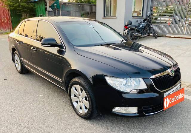 https://images10.gaadi.com/usedcar_image/3459686/original/used_car_2781288_1685265268_ba73026b-dbe4-4b52-9082-1a64ed53349d.jpg?imwidth=6400