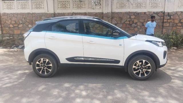 https://images10.gaadi.com/usedcar_image/3459735/original/5da5a4a8-c61c-4f3b-a991-c9a2ddd3771c-VCC_IMG_1684657070920_1738899_97_1684657173_91d4224c-c5d0-4f86-954a-55fe08e1e4be_ee29abb9-8143-4185-98dd-eea9080f533f.jpg?imwidth=6401