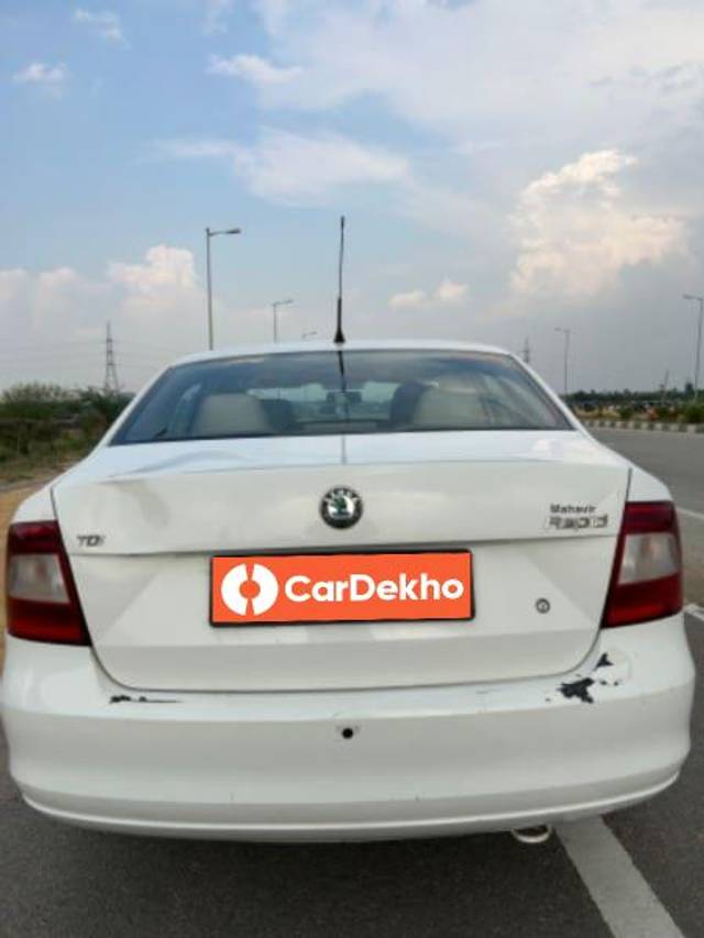 https://images10.gaadi.com/usedcar_image/3459960/original/7ac7b7eb-e6e7-4cc9-a61f-5f4bd296ebd1_c02a3110-addb-4713-94d5-19d5eecf307f.jpeg?imwidth=6401