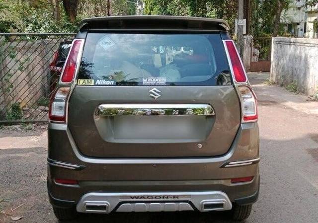 https://images10.gaadi.com/usedcar_image/3460013/original/fef58d61-312e-4de0-9a2f-cdace2e31062-VCC_1738987_96_1684732651_6f6bc28d-a915-4d0b-91fe-569eb271c1ed.jpg?imwidth=6402