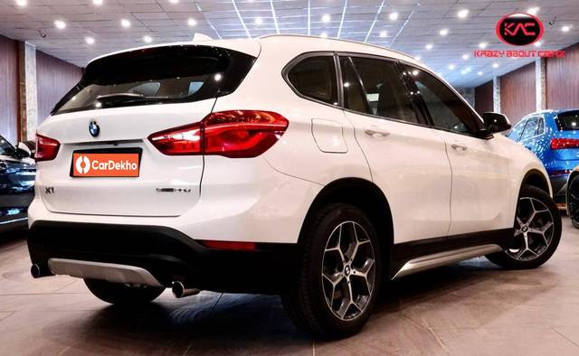 https://images10.gaadi.com/usedcar_image/3460068/original/used_car_2781552_1685340652_6b5e11a0-f561-4a0c-bfbb-f74c622d5507.jpg?imwidth=6402