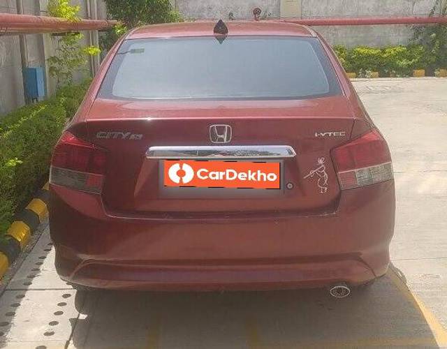 https://images10.gaadi.com/usedcar_image/3460256/original/69ce0ffe-a7b1-478b-8579-8d792af738f4-VCC_1739002_96_1684740006_bdf9f056-0b61-4825-8ebd-ebfbb9e5eaa7.jpg?imwidth=6402