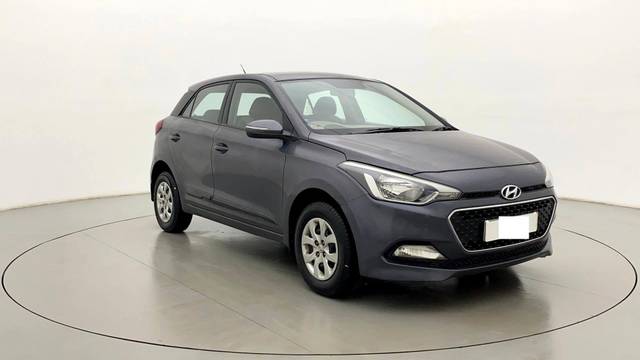 https://images10.gaadi.com/usedcar_image/3460447/original/usedcar_102_729891685354612_1685354634_98a96cd7-7fa7-497b-b12e-23ff62fab769.jpg?imwidth=6400