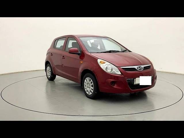 https://images10.gaadi.com/usedcar_image/3460629/original/usedcar_102_2782023_1685357336_d4af96aa-b026-40c9-9502-6d29f75e7a00.jpg?imwidth=6400