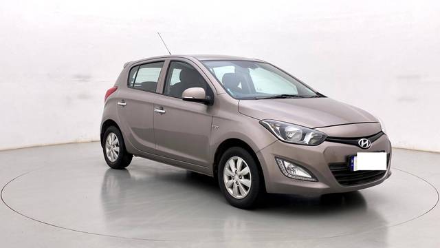 https://images10.gaadi.com/usedcar_image/3460738/original/usedcar_43_2782126_1685359209_dc2b594f-369a-4409-ad02-04a0ea9776bb.jpg?imwidth=6400