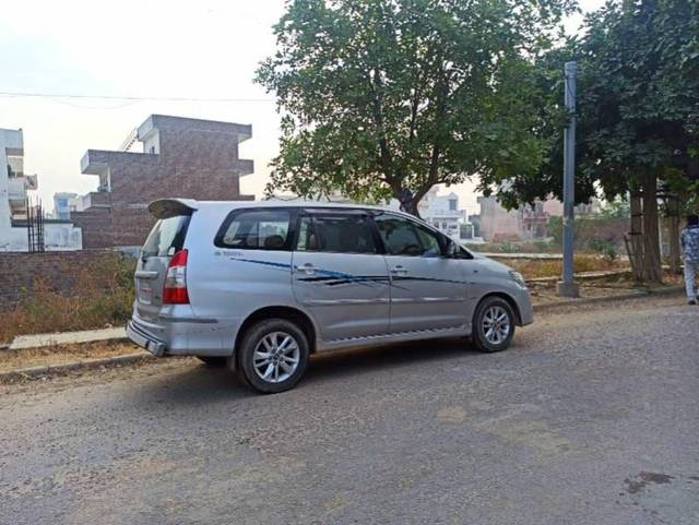https://images10.gaadi.com/usedcar_image/3460816/original/564011d9-6d98-4e3b-9fb4-55d0cc43b892_b75686da-6a08-4ffc-8beb-afc263b8725f.jpg?imwidth=6400