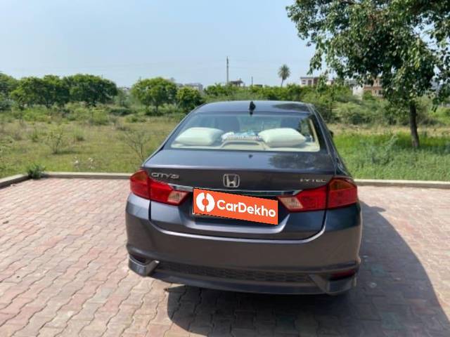 https://images10.gaadi.com/usedcar_image/3460828/original/0b395dad-1ed5-439b-820d-de153d084bde_46723e1a-8251-4bd6-ad1c-3164a2299503_e80119e1-3783-4e70-9fe7-b8083a1150ed.jpeg?imwidth=6401
