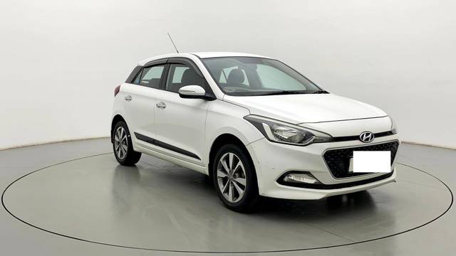 https://images10.gaadi.com/usedcar_image/3460882/original/usedcar_43_729891685360611_1685360916_fb772056-51f6-4cf2-9f57-4e1ad74b93ea.jpg?imwidth=6400