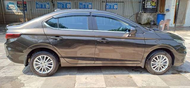 https://images10.gaadi.com/usedcar_image/3460963/original/d175940d-fd40-4723-8ffc-41f24ff7c0b5_46334a65-c7bf-4ec4-bd99-3881af553dcf.jpg?imwidth=6401