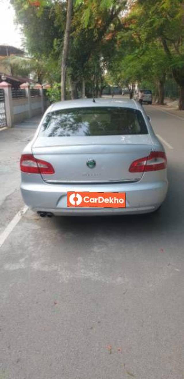 https://images10.gaadi.com/usedcar_image/3461110/original/480a0b32-fa94-4c3a-81e2-b5ddea55ed82_99770178-c04e-4926-b2d8-28e005f1192a.jpeg?imwidth=6402