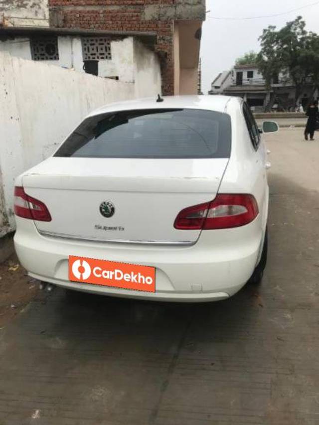 https://images10.gaadi.com/usedcar_image/3461376/original/56c2ff0a-75e2-4466-a2c6-6204088e7679_e2ff588d-faad-4a05-ba6b-f53369770e76.jpg?imwidth=6400