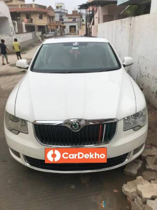 https://images10.gaadi.com/usedcar_image/3461376/original/f31e26e2-6a13-407c-97c6-f5e31de99707_e2ff588d-faad-4a05-ba6b-f53369770e76.jpg?imwidth=6401