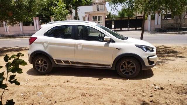 https://images10.gaadi.com/usedcar_image/3461521/original/21661b15-7647-4074-878b-ed26c3cd06ac-VCC_IMG_1684822491964_1739376_97_1684822933_e23a9d60-2a12-4373-93ad-cbebdb39dccb_98fb9dc2-c133-40d3-bfc7-098f553d1ac7.jpg?imwidth=6402