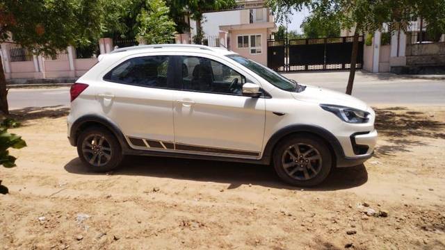 https://images10.gaadi.com/usedcar_image/3461521/original/40900208-5f78-4fab-aea0-1054ddd6e986-VCC_IMG_1684822496087_1739376_97_1684822930_98fb9dc2-c133-40d3-bfc7-098f553d1ac7.jpg?imwidth=6401