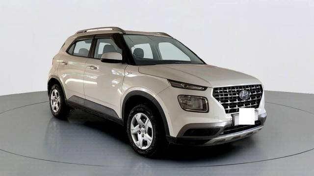 https://images10.gaadi.com/usedcar_image/3461623/original/usedcar_2_730011685436844_1685436914_7b9cf556-5372-4096-9f77-bb378e2aff46.jpg?imwidth=6400