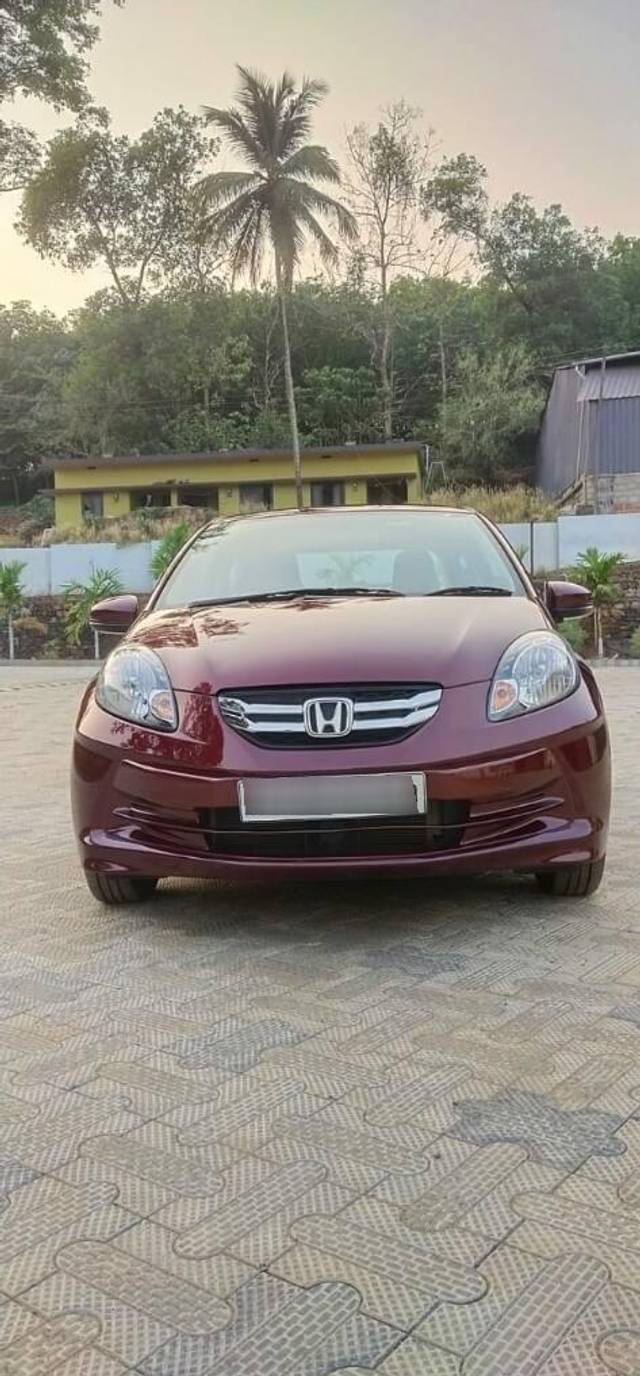 https://images10.gaadi.com/usedcar_image/3461743/original/c3c1bae0-54f3-46be-acd1-abf90cae4816-front_view-20230330160437_a6cef498-0e8f-413b-bc92-4b576f9cab00.jpg?imwidth=6400
