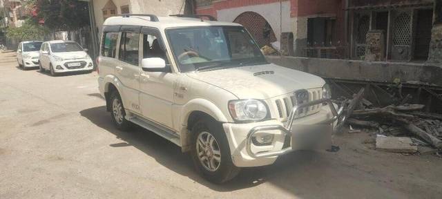 https://images10.gaadi.com/usedcar_image/3461800/original/5675e0d3-31a8-4b73-a183-d68a141a624c-VCC_1739147_116_1684760455_97b041b9-f3d5-49c0-a173-7a6cf4b099fd.jpg?imwidth=6400