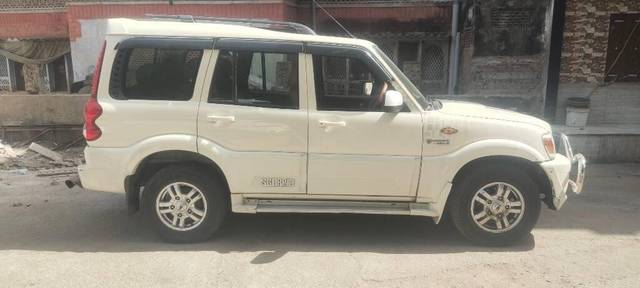 https://images10.gaadi.com/usedcar_image/3461800/original/b55ff2a6-f81c-4085-9397-6b9838c3e61d-VCC_IMG_1684748375841_1739147_97_1684749128_97b041b9-f3d5-49c0-a173-7a6cf4b099fd.jpg?imwidth=6401