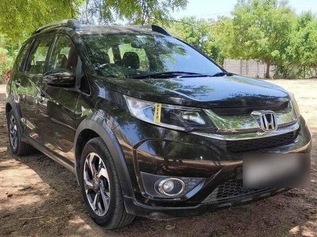 https://images10.gaadi.com/usedcar_image/3461916/original/zz1_crop_img_6478239c334a6_1685595036.jpg?imwidth=6400
