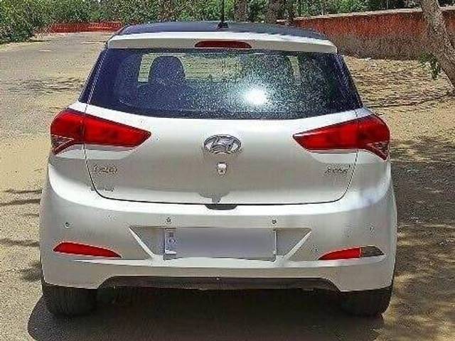 https://images10.gaadi.com/usedcar_image/3462002/original/zz1_crop_img_6475e9b2dafde_1685449138_03773f46-7aec-498b-b2d6-1aa1376ddf56.jpg?imwidth=6402